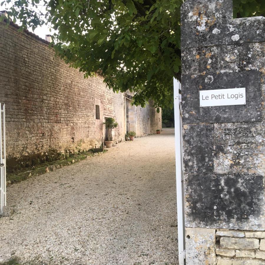 Le Petit Logis Acomodação com café da manhã Rouillac  Exterior foto
